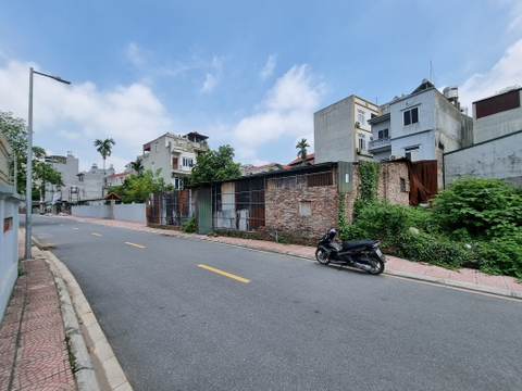 CẦN BÁN GẤP đất mặt ngõ Cổ Linh, Thạch Bàn, 360m2, MT 14m, đường 7m, ô tô tránh