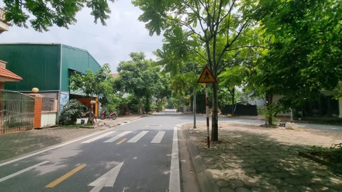 Bán đất phân lô phố Cổ Linh, Thạch Bàn, DT 90m2, MT 5.3m, đường 7m, SĐCC, 2024