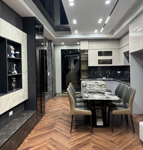 Bán nhà phố Nguyễn Văn Cừ, Gia Thụy, 7 tầng, DT 48m2, MT 4m, 4PN, thang máy, gara ô tô