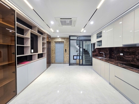 Bán nhà phố Gia Thượng, Ngọc Thụy, 7 tầng, DT 50m2, MT 4.5m, 3PN, có thang máy, gara