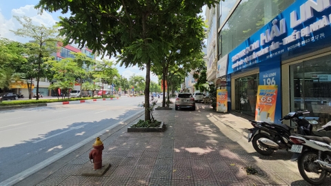 Bán nhà mặt phố Cổ Linh, gần cầu Vĩnh Tuy, 4 tầng, DT 82m2, MT 4.3m, đường 42m