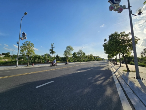 Bán đất mặt hồ CỰ KHỐI mới, đường 25m, DT 120m2, MT 6m, tiện kinh doanh, buôn bán