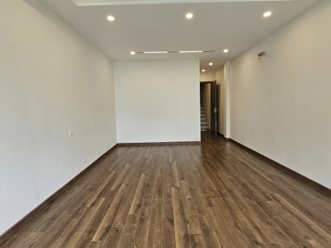 Bán nhà Phố Thạch Bàn, 6 tầng, DT 56m2, MT 6.5m, 4PN, có thang máy, SĐCC, 2026