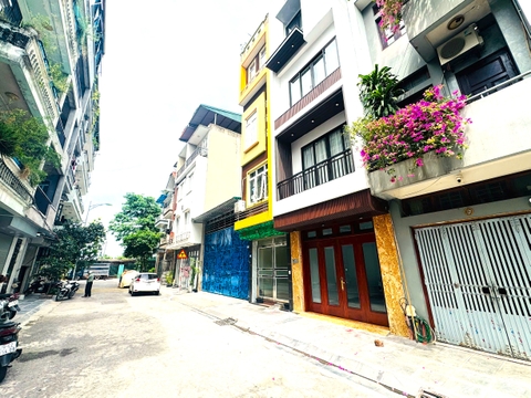 Bán nhà phân lô phố Thanh Am, Việt Hưng, 6 tầng, DT 50m2, MT 4m, 4PN, full nội thất, đường 10m