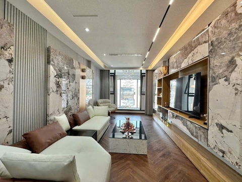 Bán nhà phân lô chân cầu Vĩnh Tuy, 8 tầng, DT 50m2, MT 3.6m, 3PN, có thang máy, gara ô tô