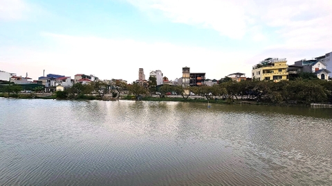 Bán đất gần hồ Đầm Tranh, Cự Khối, DT 76m2, MT 9m, đường 9m, tiện kinh doanh, VP cty