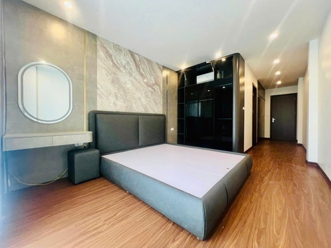 Bán nhà phố Cổ Linh, chân cầu Vĩnh Tuy, 6 tầng, DT 50m2, MT 4m, có thang máy, gara ô tô