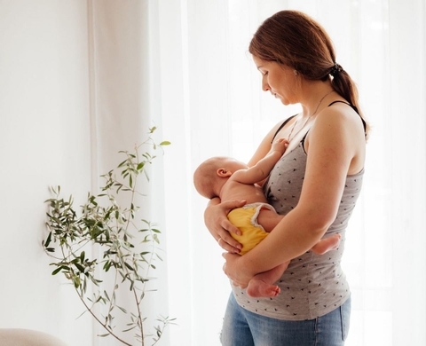 Nguyên nhân mùi hôi cơ thể ở mẹ bầu và mẹ sau sinh: Hiểu để chăm sóc đúng cách
