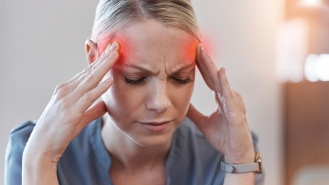 Đau đầu mãn tính: Nguyên nhân, dấu hiệu và hướng điều trị hiệu quả