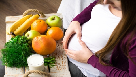 Phụ nữ mang thai nên ăn gì để mẹ khỏe, bé thông minh: cá hồi, trứng gà, sữa chua…