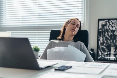 Hay mệt mỏi buồn ngủ, người uể oải: Dấu hiệu cảnh báo sức khỏe không nên bỏ qua