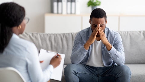 Kiểm soát cảm xúc khi làm việc áp lực: Bí quyết bảo vệ sức khỏe tinh thần và thể chất
