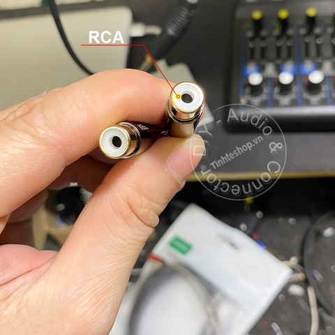 Rắc 6 ly ra hoa sen mạ vàng 24K 2 chiếc Ugreen AV169 80731 - 6.35mm male to female RCA adapter