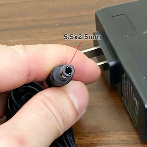 Cục sạc nguồn 12V1.5A chân DC5.5x2.5mm - Converts AC power to 12-volt DC power supply with 24 watts of power.