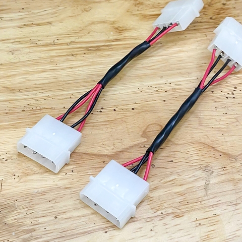 Dây nguồn molex 4pin 2 đầu đực 10Cm - 4-pin male IDE power cable for connecting computers and hard drives/optical drives.