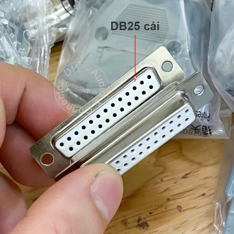 Giắc cắm 25 chân cái hàn kèm vỏ ốp - DB25 female connector