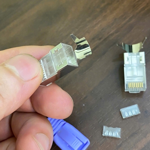 Hạt mạng 2 mảnh xếp dây phù hợp cho dây Cat6A Cat7 Cat8 kèm đầu chụp - Metal-clad network cable connectors for large-sized cables.