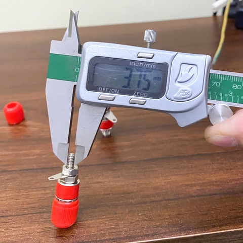 Ổ cắm bắp chuố đen đỏ 4mm 1 chiếc - Industrial banana plug