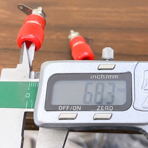 Ổ cắm bắp chuố đen đỏ 4mm 1 chiếc - Industrial banana plug