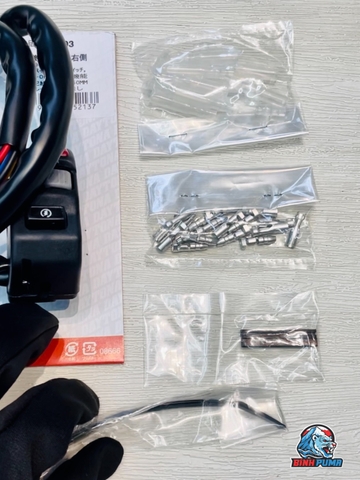 Cùm bên phải daytona