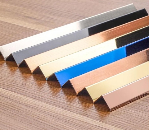 So sánh nẹp inox và nẹp gỗ: Ưu điểm, nhược điểm và ứng dụng