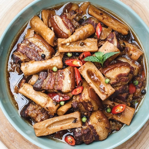 THỊT KHO MĂNG NỨA