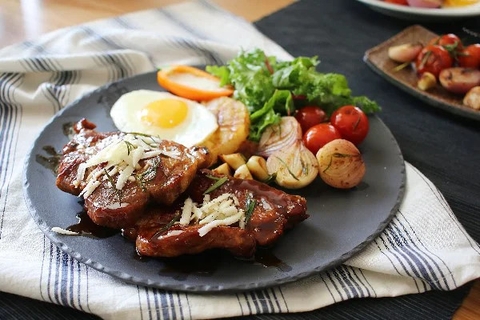 Hướng dẫn cách làm bò bít tết kiểu Việt dễ ăn cho cả nhà