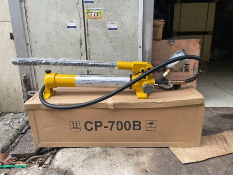 Bơm tay thủy lực CP-700B Có đồng hồ