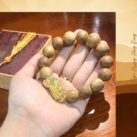 VÒNG TAY TRẦM HƯƠNG TRÒN TRƠN MIX TỲ HƯƠU VÀNG