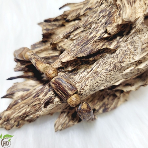 VÒNG TAY GỖ TRẦM HƯƠNG TỰ NHIÊN VÔ ĐỊNH HÌNH VIP - NAM