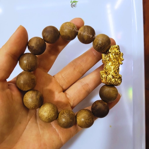 VÒNG TAY TRẦM HƯƠNG TRÒN TRƠN MIX TỲ HƯƠU VÀNG