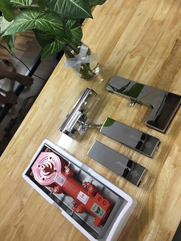 Bộ Phụ Kiện Cửa Thủy Lực 5 Tấm - KAIFAR