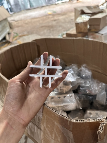 Kẹp kính nhôm 3-4 chân