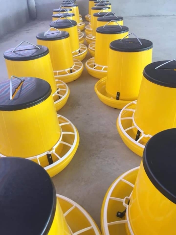 máng ăn chống bới nan rời