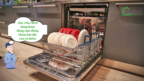 Máy rửa chén đang hoạt động tạm dừng thêm bát đĩa vào có được không?