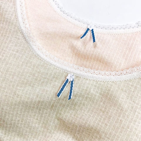 Aó lá học sinh mút thông hơi có viền ren kẻ tăm (GG85K)