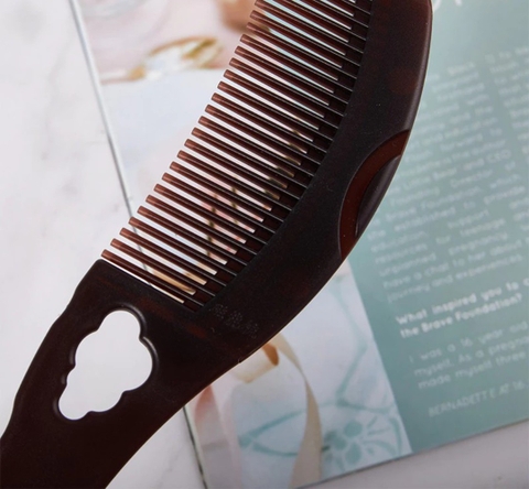 LƯỢC MASSAGE HẠN CHẾ GÀU