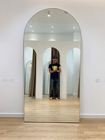 Gương toàn thân vòm viền nhôm kim loại vàng tĩnh điện