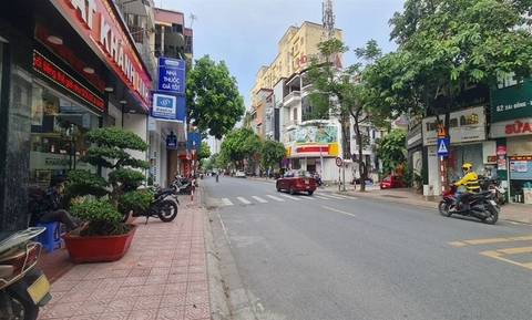 Cần nhượng lại căn nhà mặt phố Long Biên 1. Mặt tiền rộng, kinh doanh siêu đỉnh.