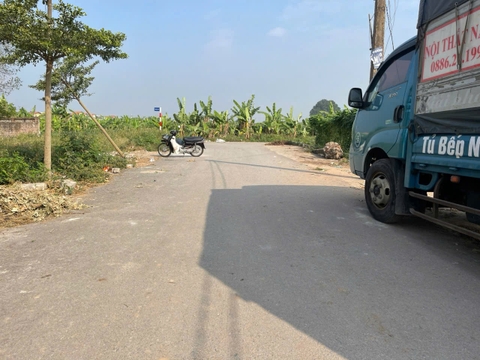 Siêu phẩm thôn Hoàng Long, xã Đặng Xá đường 2 ô tô tải tránh nhau