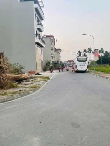 Khuôn đất siêu đẹp 50m2 Đông Dư, MT 5,2m sát chợ sát trường học