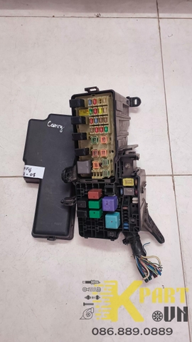 Hộp cầu chì khoang động cơ Camry 2002 - 2005