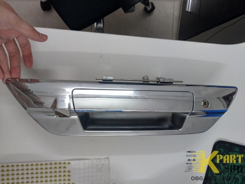 Tay mở thùng sau Hilux 2016