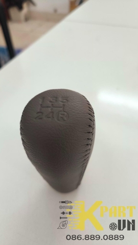 Tay nắm cần số Fortuner da