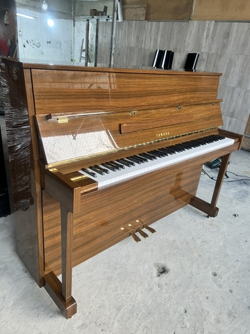 Đàn piano cơ Yamaha MC204