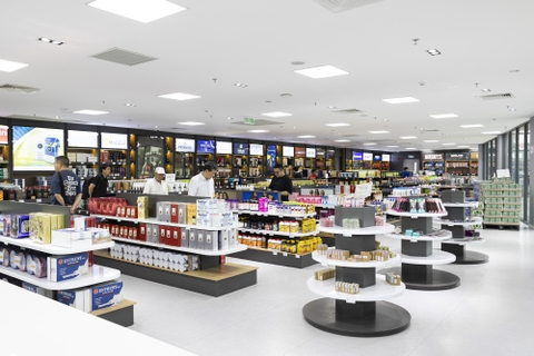 Khu trưng bày hàng miễn thuế tại GC Duty Free Cửa khẩu Mộc Bài