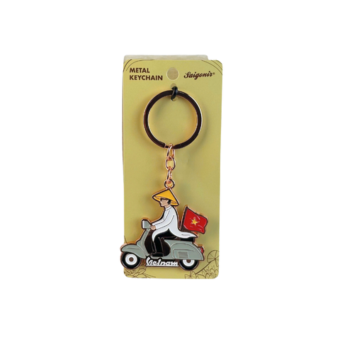 Moc khoa kim loai hinh Nam Ao dai Vespa
