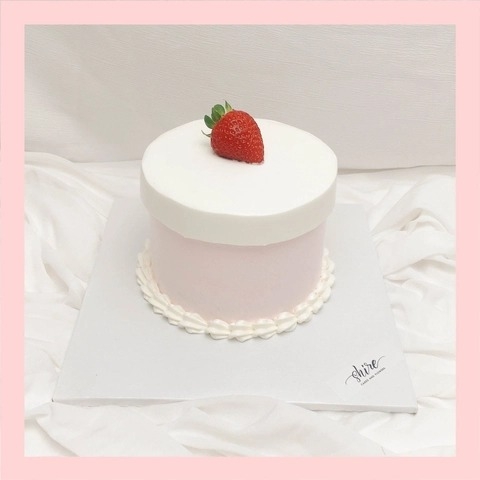 Bánh mini trang trí dâu tây - Bánh kem bơ mini 10-12cm