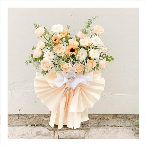 Kệ hoa tươi tone cam