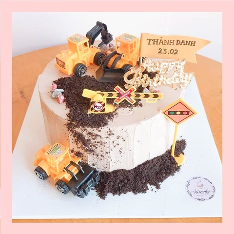 Bánh kem xe cần cẩu/công trường - Bánh sinh nhật bé trai